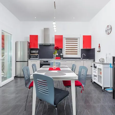 Hébergement de vacances 3 Bedroom Lovely In Valbandon