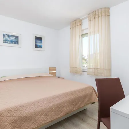 3 Bedroom Lovely In Valbandon
