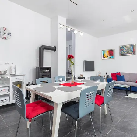 3 Bedroom Lovely In * Valbandon
